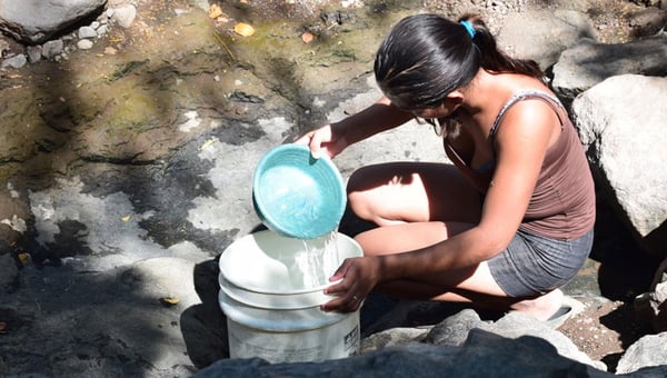 Muchas familias se abastecen con el agua de los ríos, quebradas y otras fuentes.